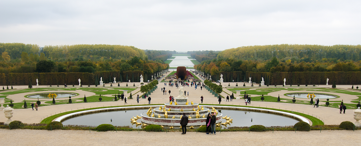 Grün so weit das Auge reicht: Vorne die Gärten, hinten der Park von Versailles.