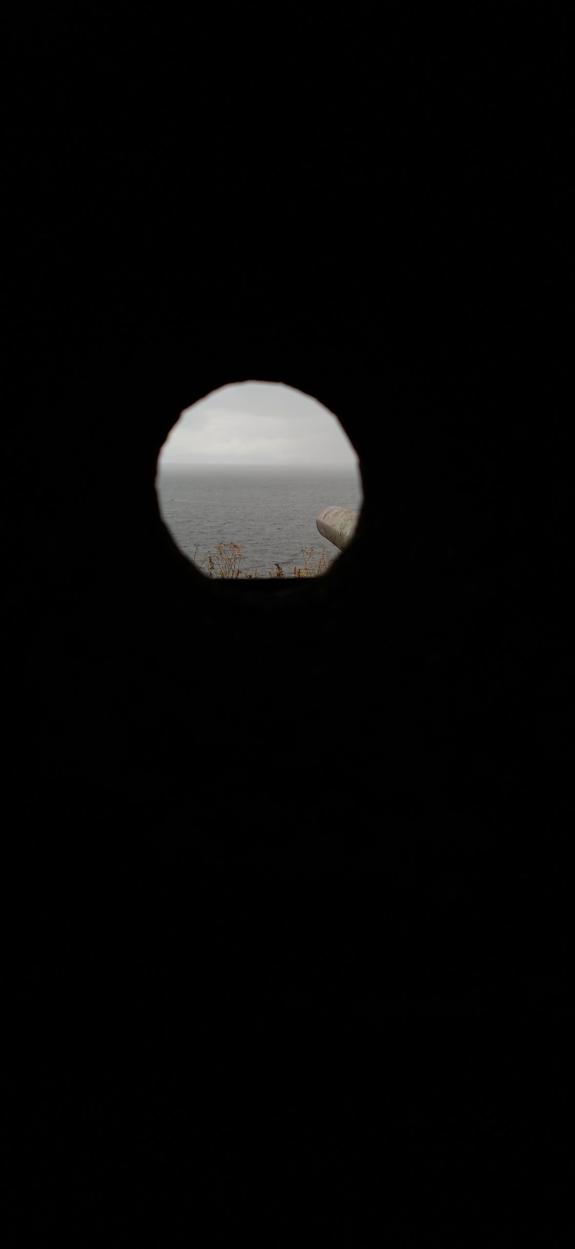 Blick aus dem Bunker aufs Meer. 