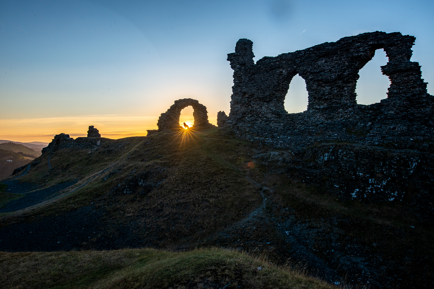 Sonnenuntergang am Castell Dinas Brân in Wales. 